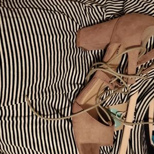 Womens heeled sandals size 11 tan